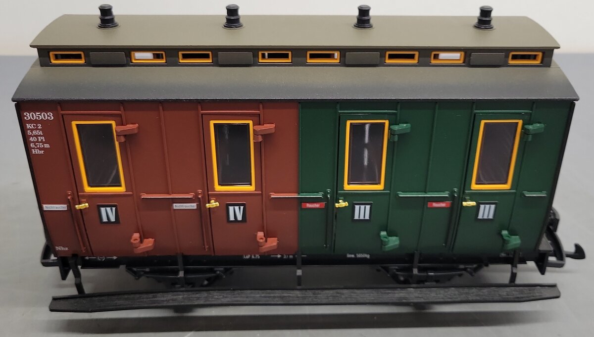 LGB 30503 G Scale 3rd/4th Class Compartment Car EX