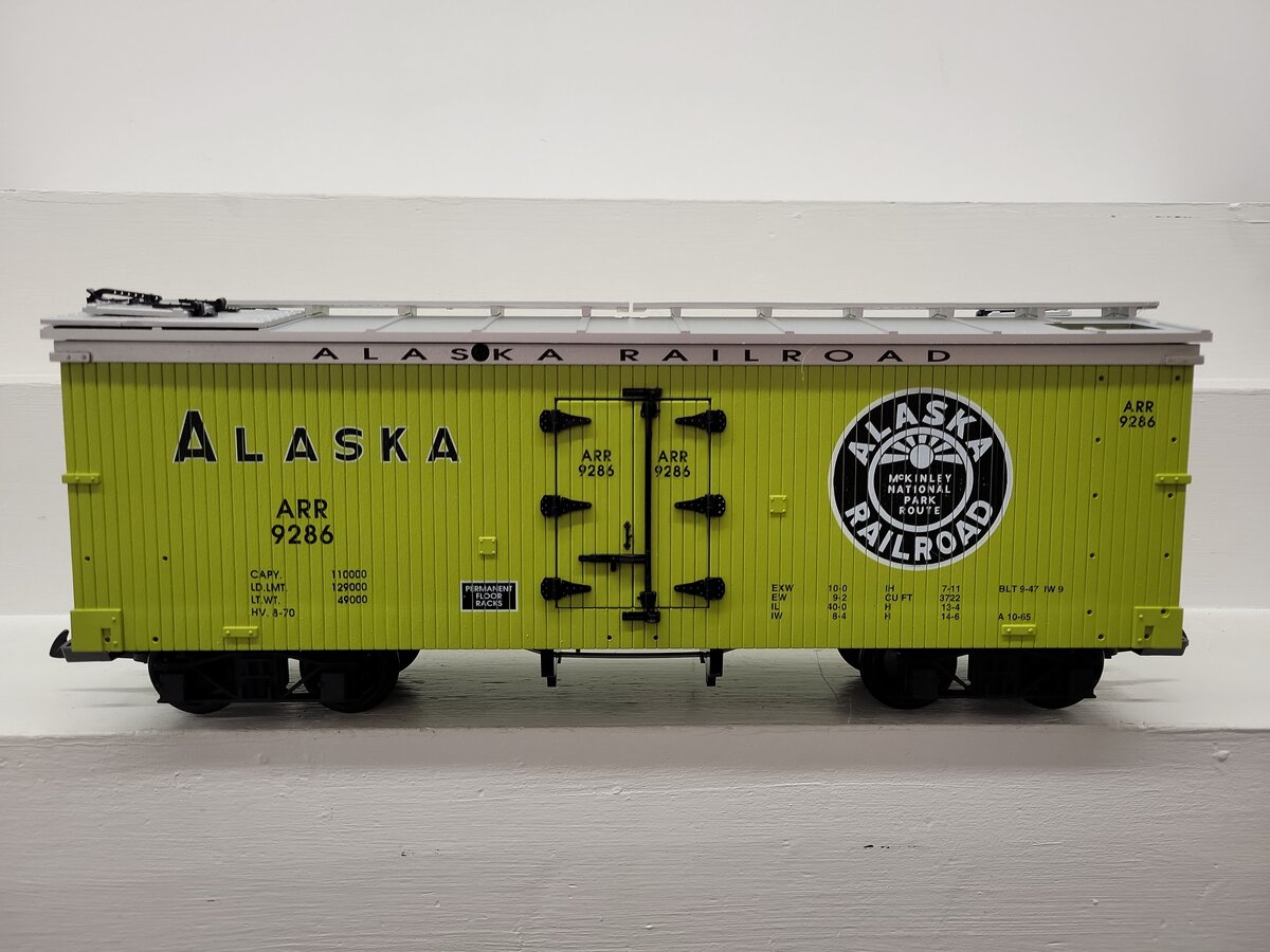USA Trains R16204E Alaska Reefer Car VG/Box