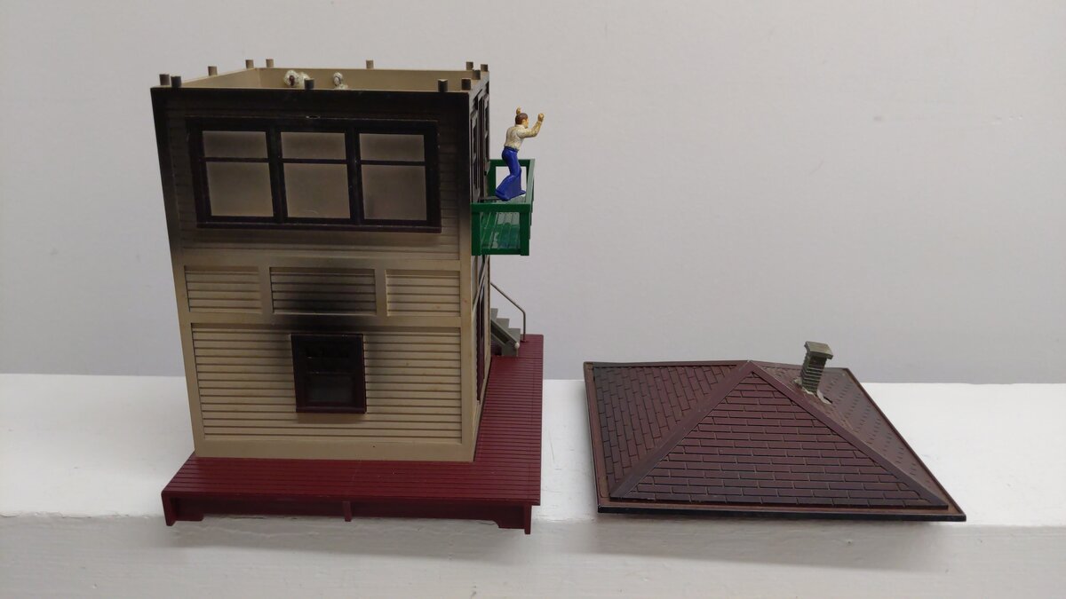 Lionel 6-12768 O Gauge Burning Switch Tower Assembled VG/Box