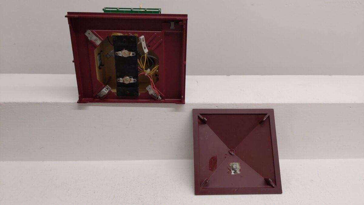 Lionel 6-12768 O Gauge Burning Switch Tower Assembled VG/Box