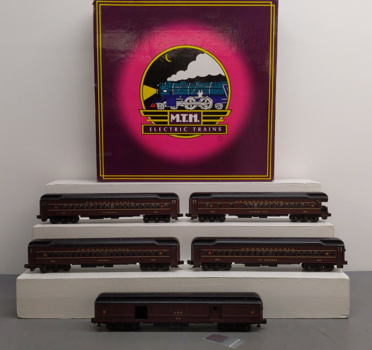 MTH 20-4018 O Gauge Pennsylvania 70' Madison Passenger 5-Car Set EX/Box