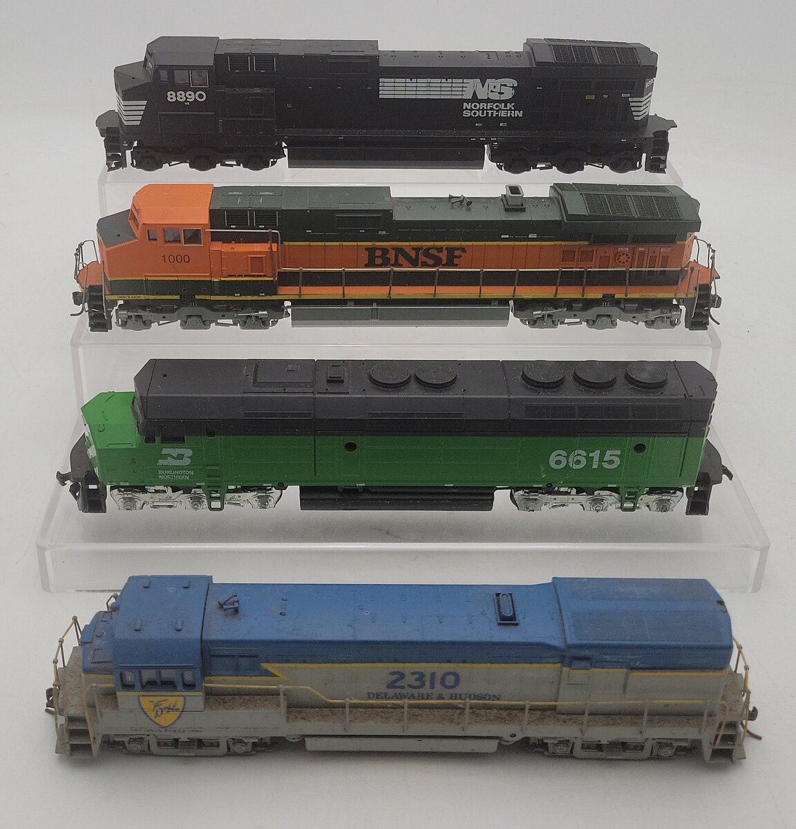HO Scale Assorted Diesel Locomotives: #8890, #1000, #6615, #2310 [4]