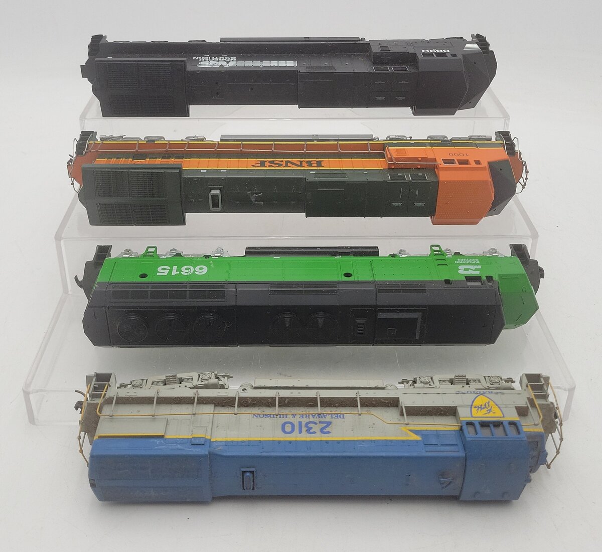 HO Scale Assorted Diesel Locomotives: #8890, #1000, #6615, #2310 [4]