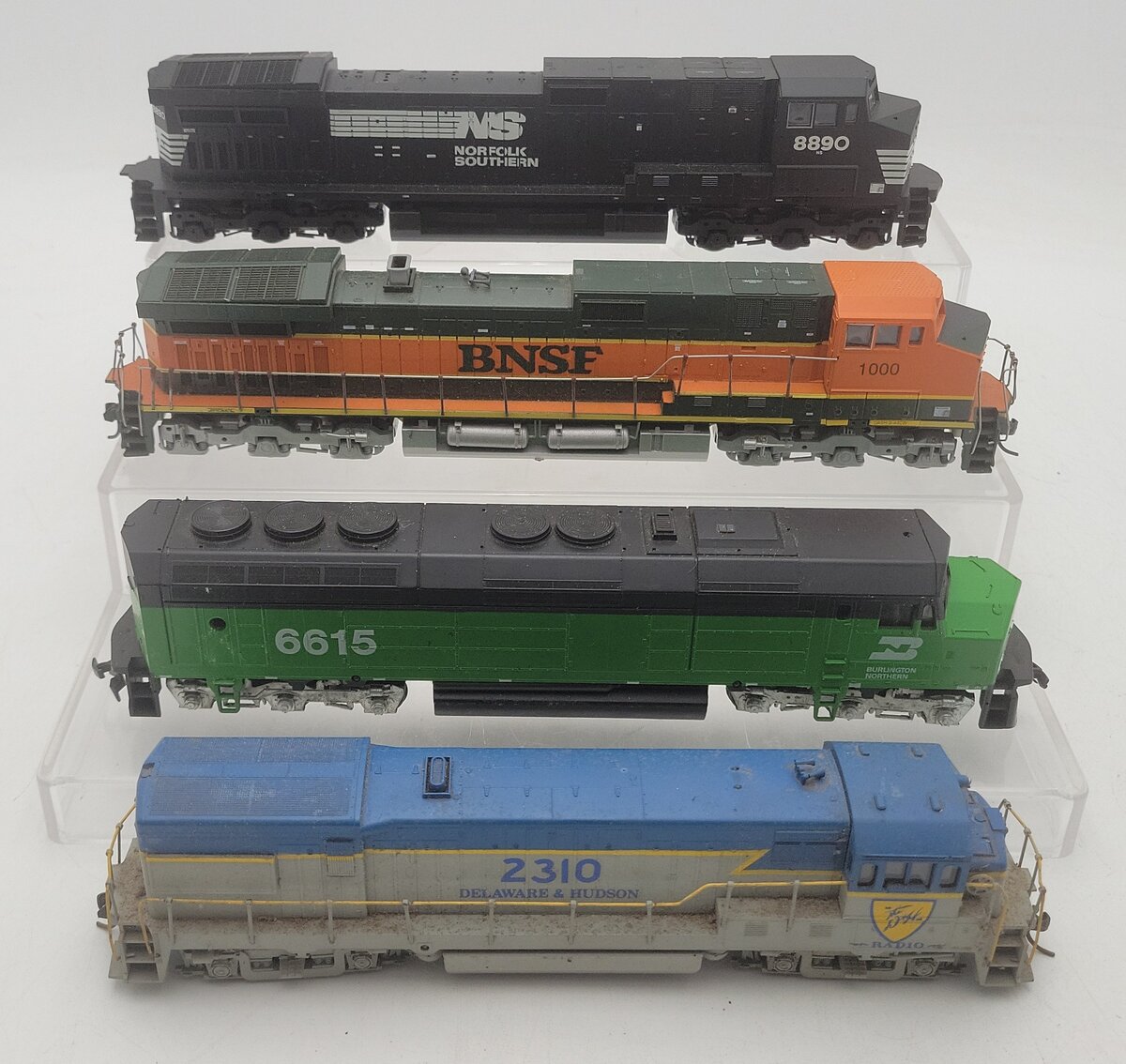 HO Scale Assorted Diesel Locomotives: #8890, #1000, #6615, #2310 [4]