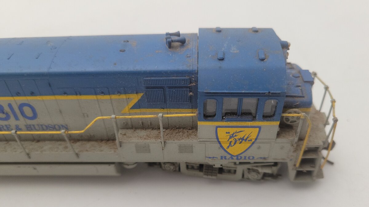 HO Scale Assorted Diesel Locomotives: #8890, #1000, #6615, #2310 [4]