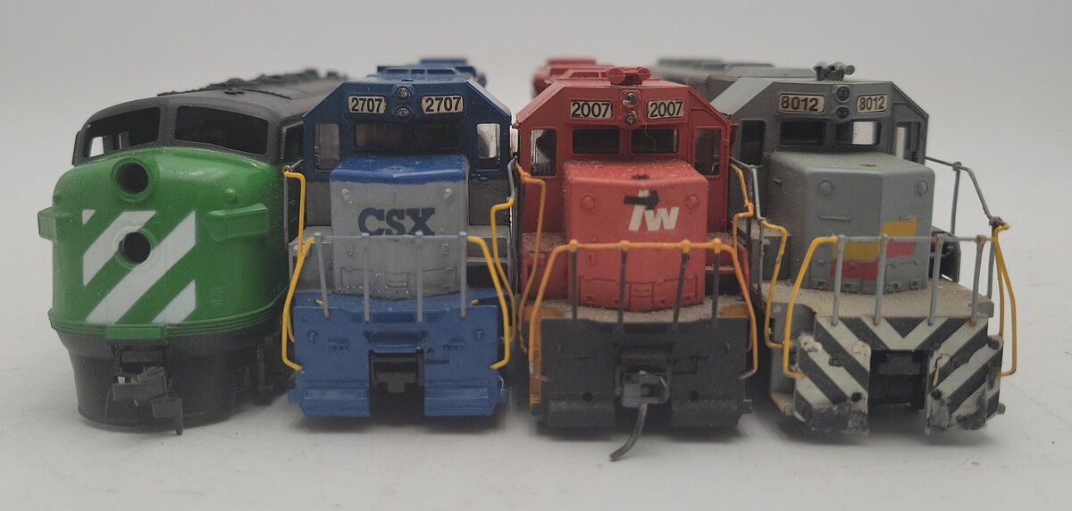 HO Scale Assorted Diesel Locomotives: #2007, #8012, #9760, #2707 [4]