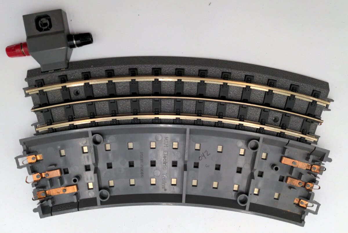 MTH 40-1042 O Gauge RealTrax O42 Curved Solid Rail Track Sections (18) EX
