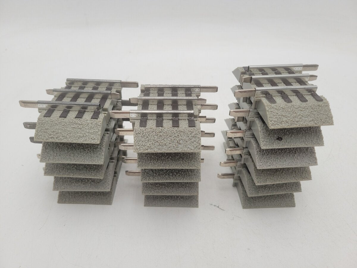 Lionel 6-12026 O Gauge FasTrack 1-3/4 Inch Straight Track (16) VG