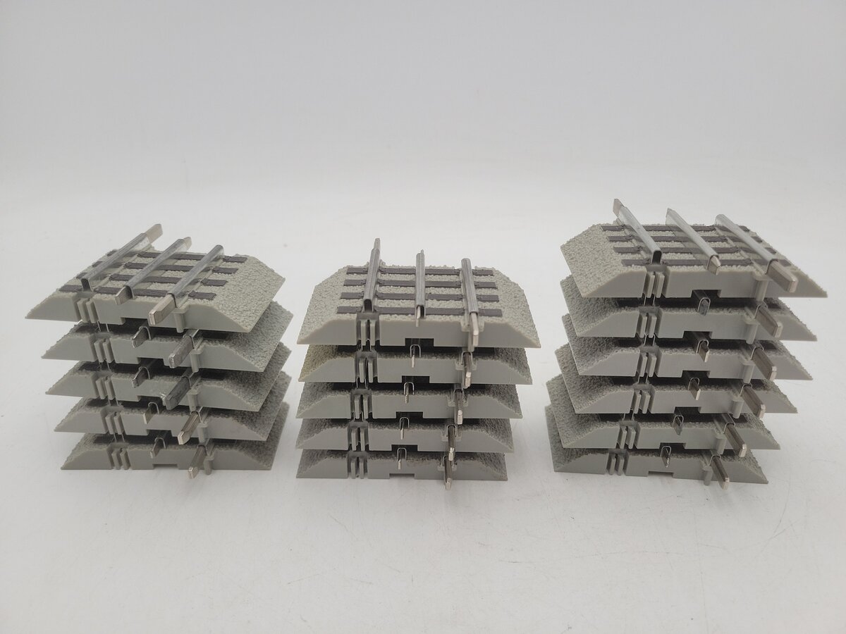 Lionel 6-12026 O Gauge FasTrack 1-3/4 Inch Straight Track (16) VG