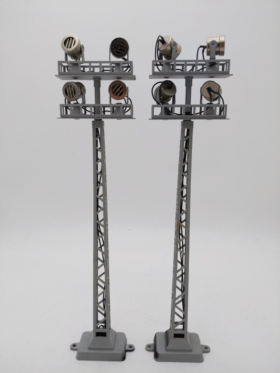 MTH 30-11039 O Floodlight Tower Set (Set of 2) EX/Box