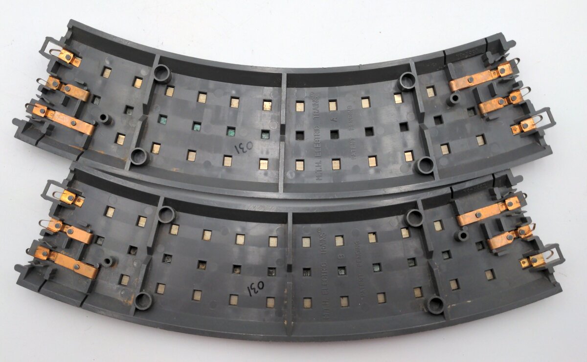 MTH 40-1002X RealTrax O31 Curved Track Black Center (8) VG