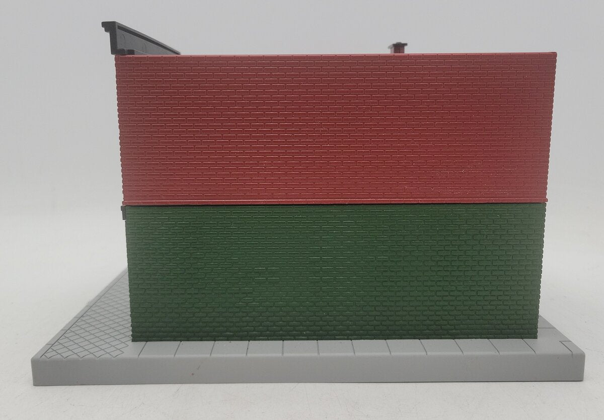 MTH O Gauge 2-Story Apartment Building EX