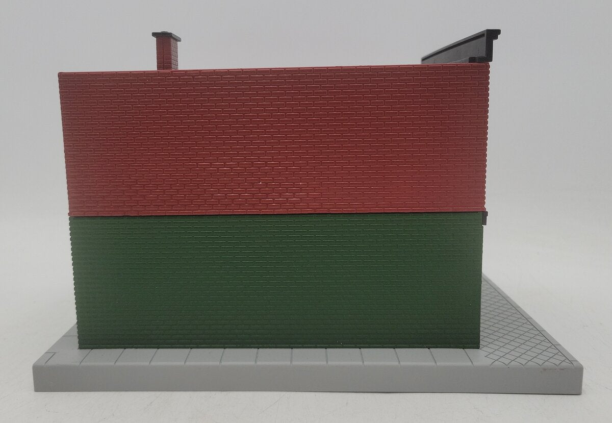 MTH O Gauge 2-Story Apartment Building EX