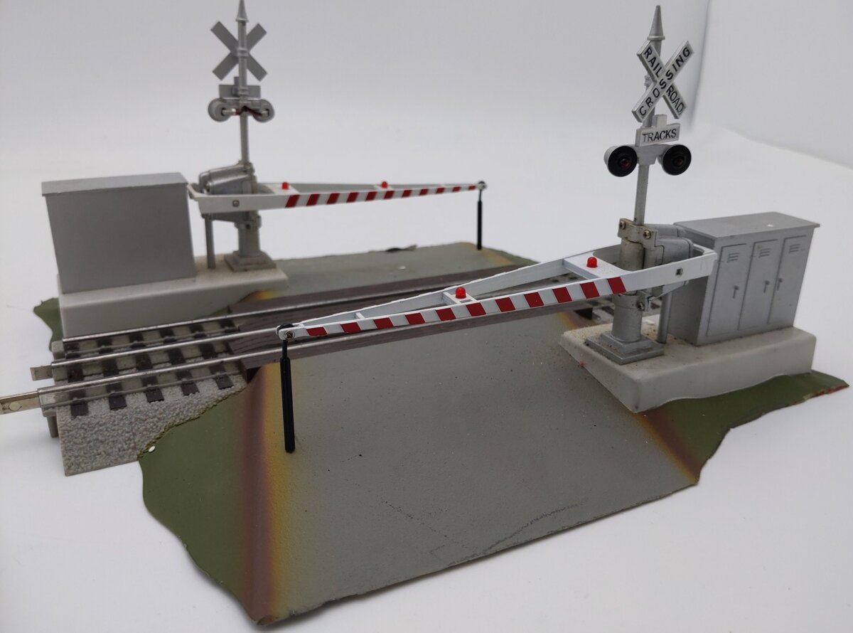 Lionel 6-12062 O Grade Crossing With Gates & Flashers/Box