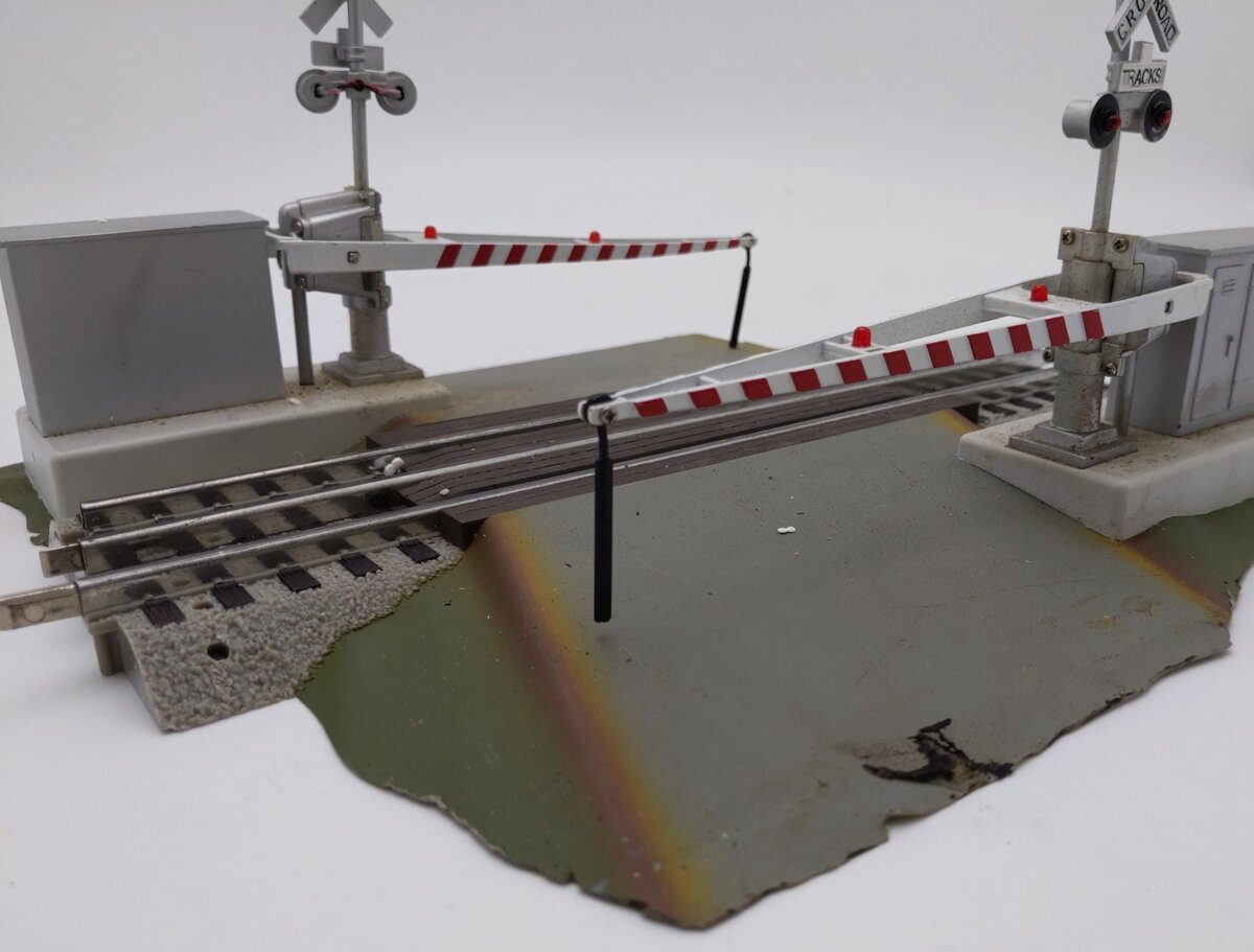 Lionel 6-12062 O Grade Crossing With Gates & Flashers/Box