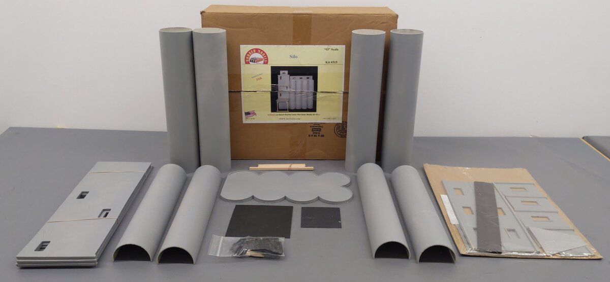 Korber 315 O Scale Grain Elevator with 8 Silos Building Kit EX/Box