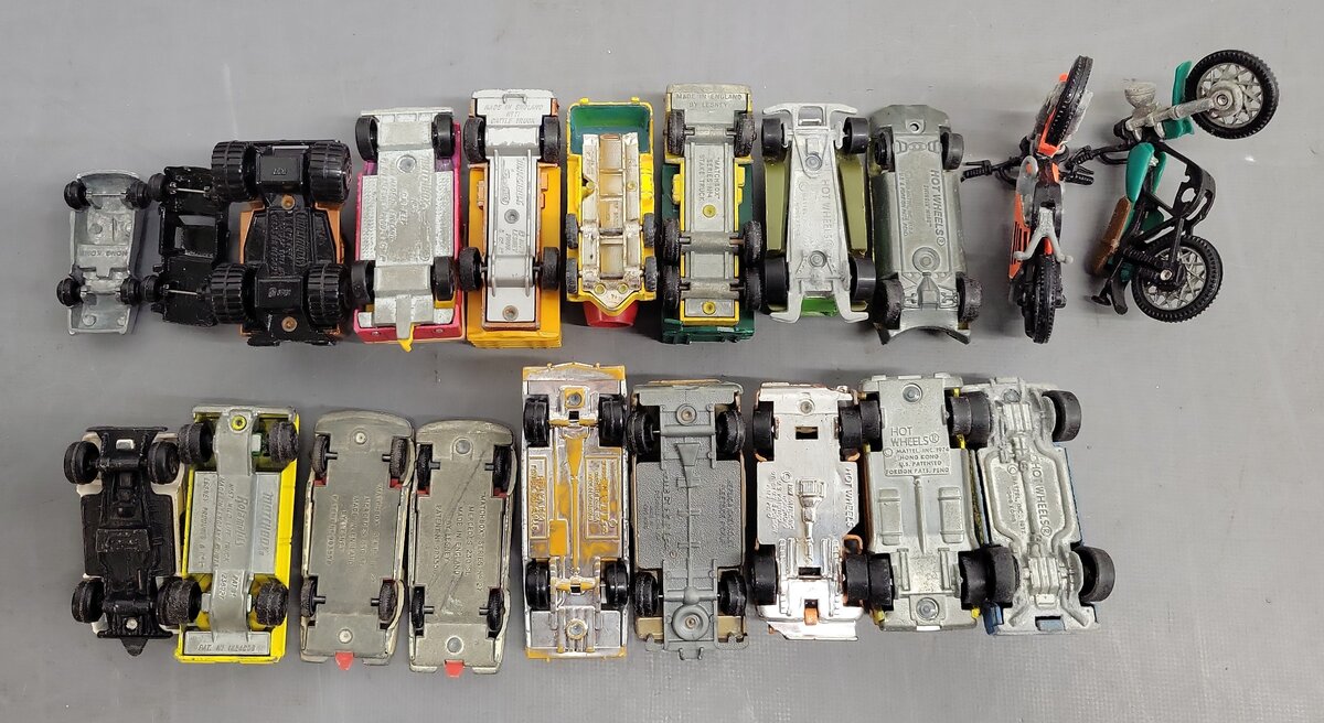 Matchbox, Hot Wheels & Other Diecast and Plastic Assorted Vehicles [20]