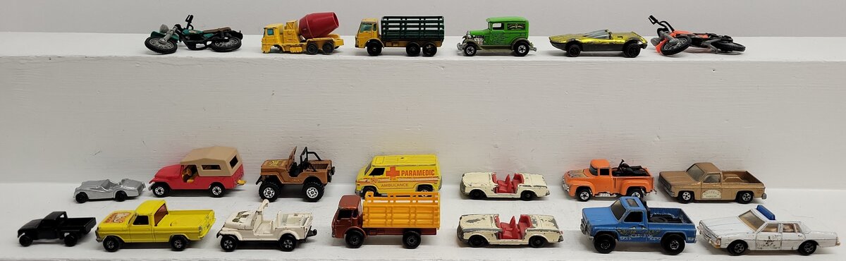 Matchbox, Hot Wheels & Other Diecast and Plastic Assorted Vehicles [20]