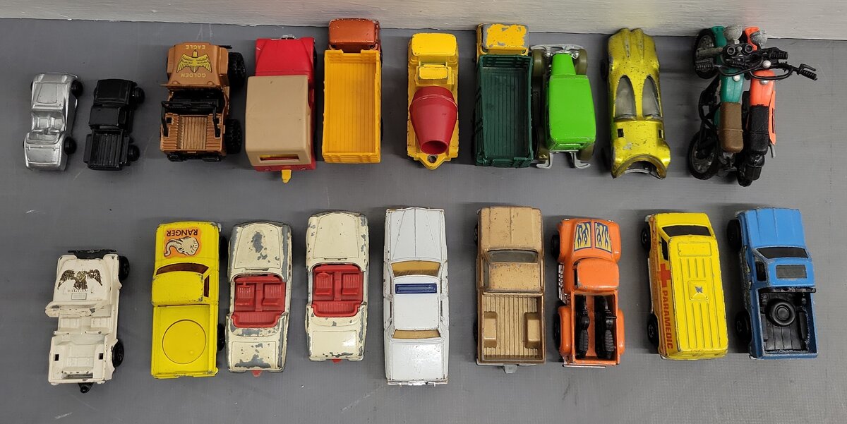 Matchbox, Hot Wheels & Other Diecast and Plastic Assorted Vehicles [20]