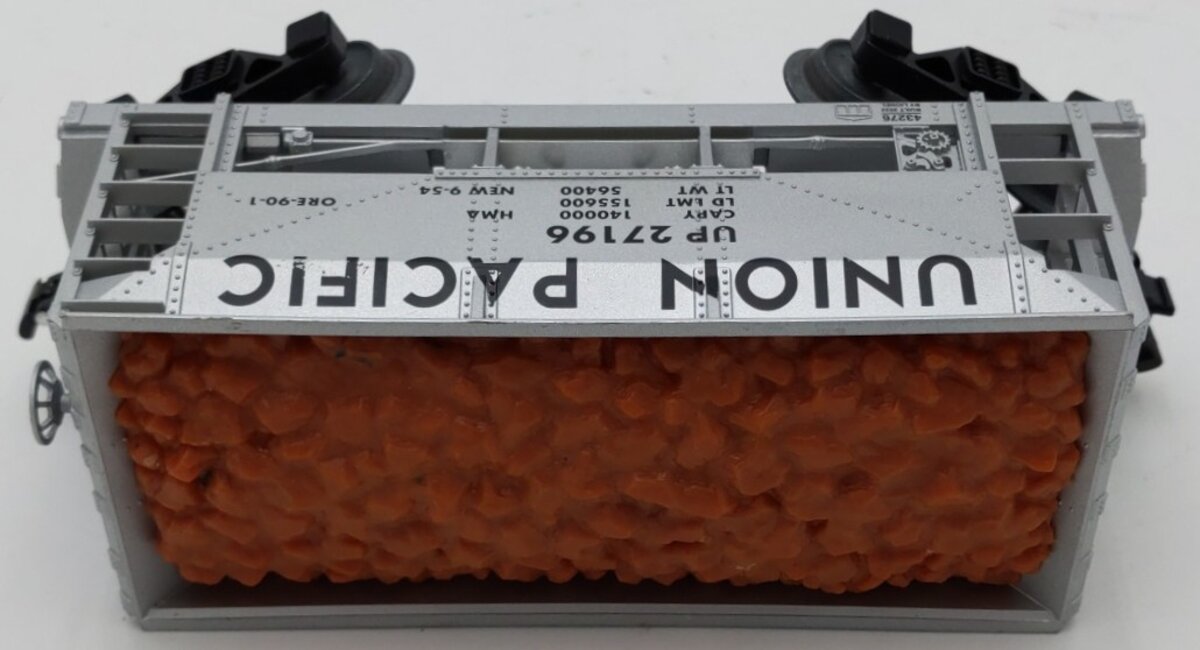 Lionel O Gauge Union Pacific Hopper Car #27196 w/ Stone Load EX