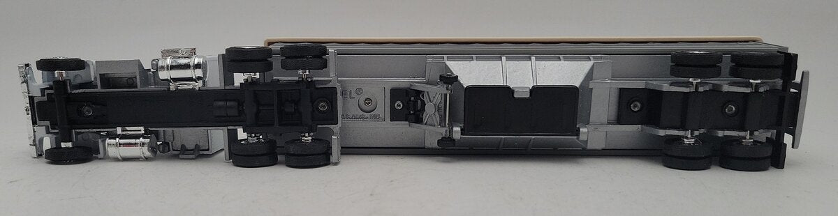 Lionel 6-12779 O Gauge Lionelville Grain Co. Tractor & Grain Rig EX/Box