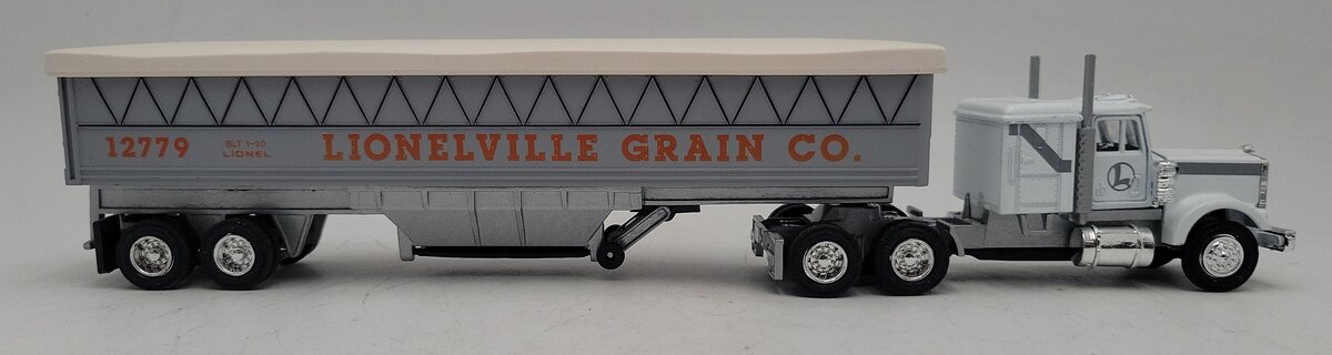 Lionel 6-12779 O Gauge Lionelville Grain Co. Tractor & Grain Rig EX/Box