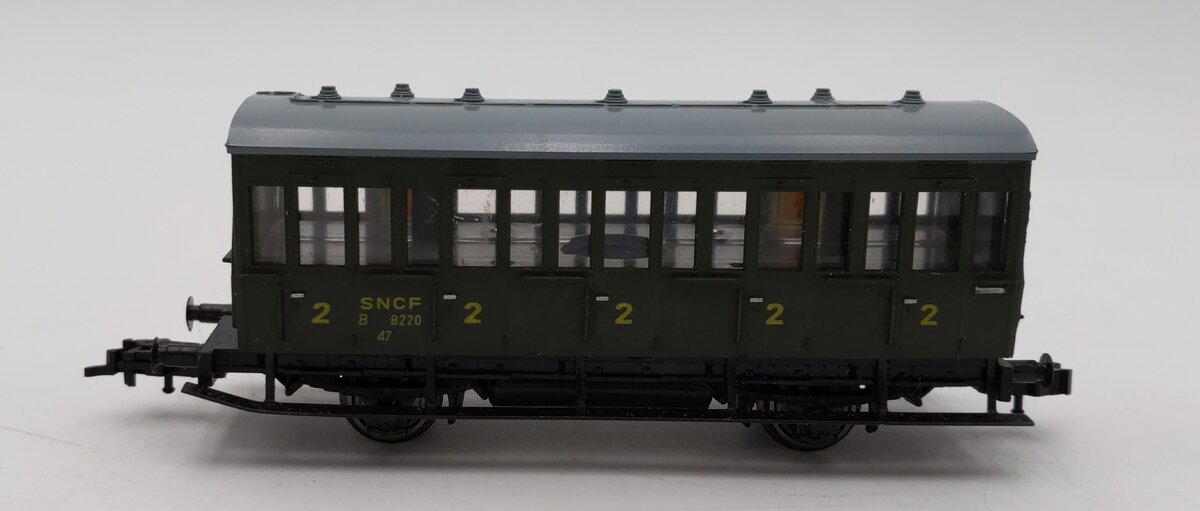 Piko 5452512-5-032 Ho Scale SNCF Passenger Car #8220 VG/Box