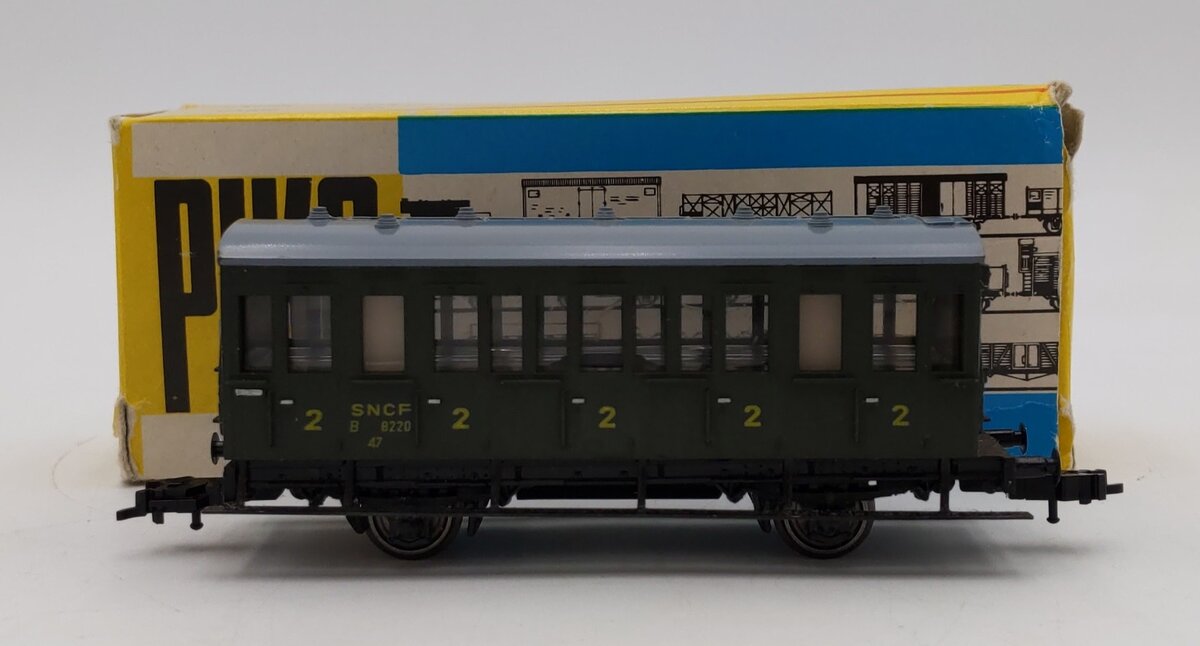 Piko 5452512-5-032 Ho Scale SNCF Passenger Car #8220 VG/Box
