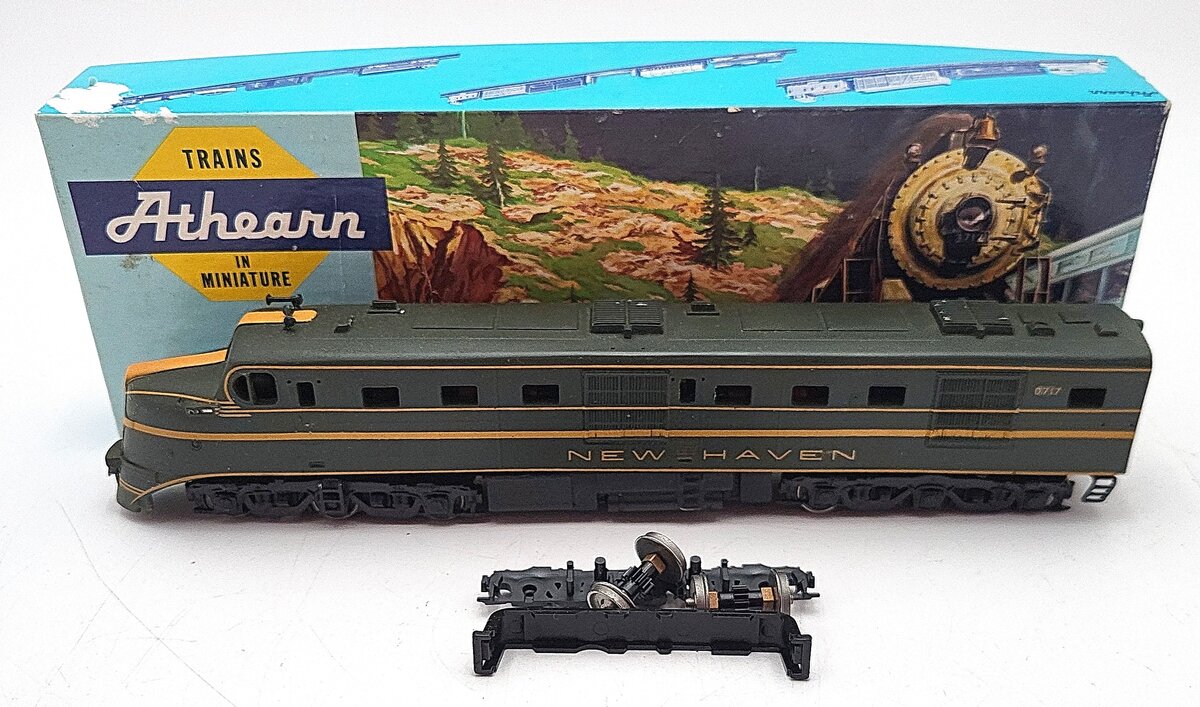 Athearn DL-109 HO Scale New Haven Diesel Locomotive #0718/Box