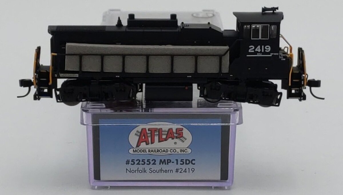 Atlas 52552 N Scale Norfolk Southern MP-15DC Diesel Switcher Locomotive #2419 LN/Box