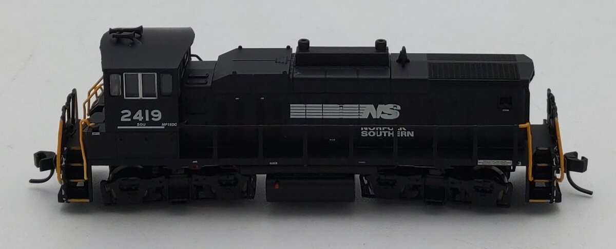 Atlas 52552 N Scale Norfolk Southern MP-15DC Diesel Switcher Locomotive #2419 LN/Box