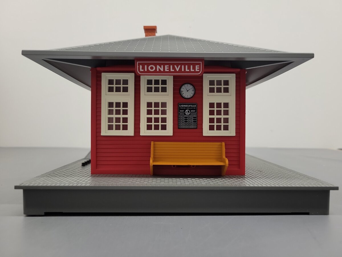 Lionel 2129250 O Plug-Expand-Play Talking Passenger Station EX/Box