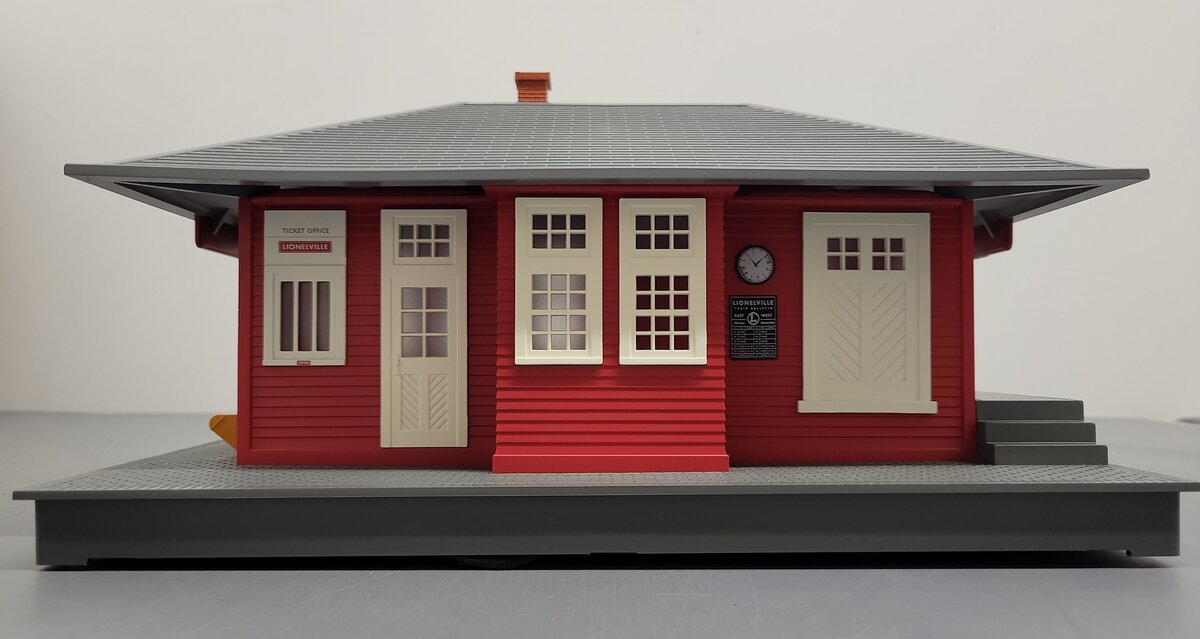 Lionel 2129250 O Plug-Expand-Play Talking Passenger Station EX/Box