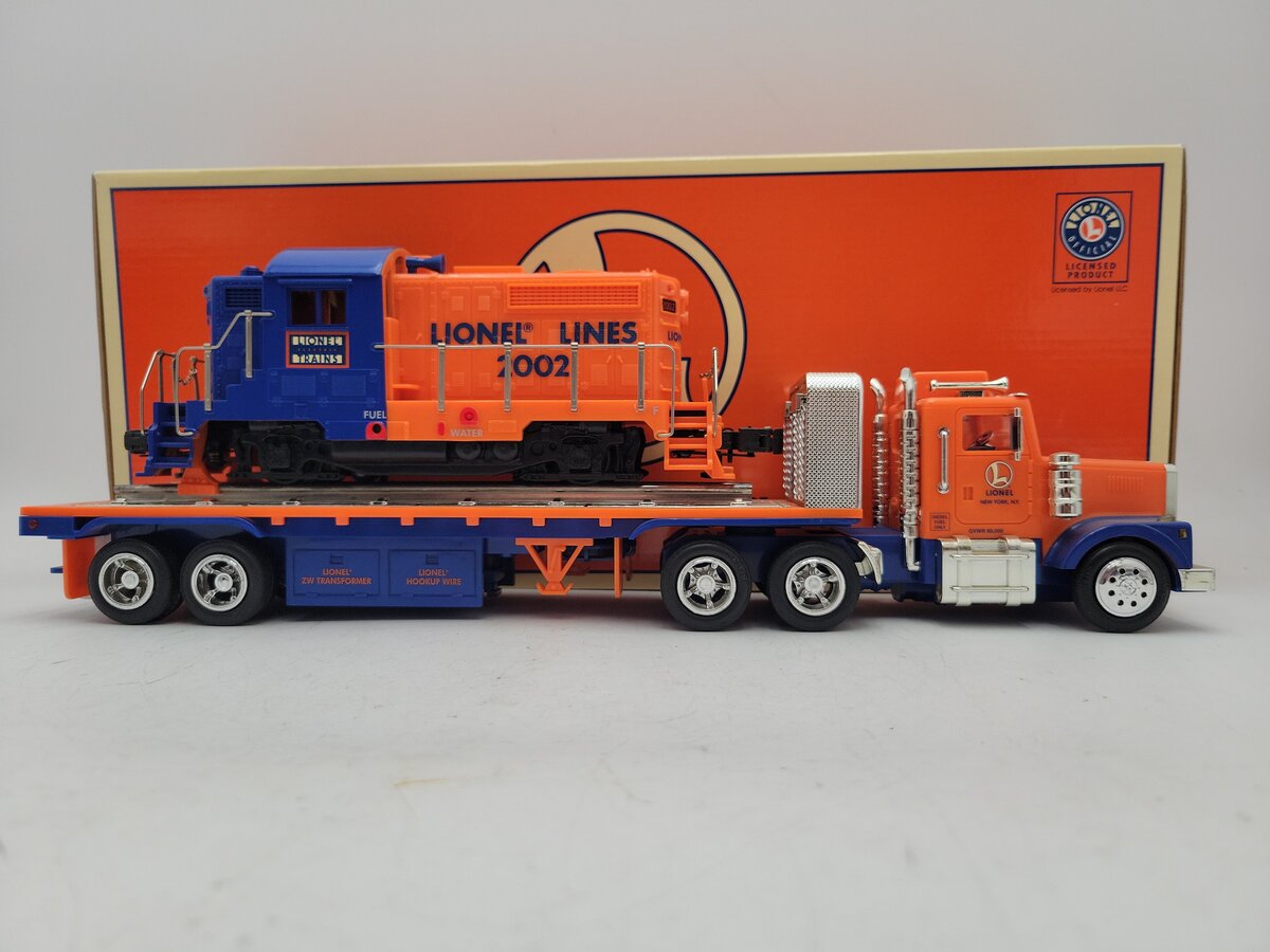 Lionel TMT-18416 LT-702 Lionel Lines Flatbed Toy Truck with Diesel Locomotive EX/Box
