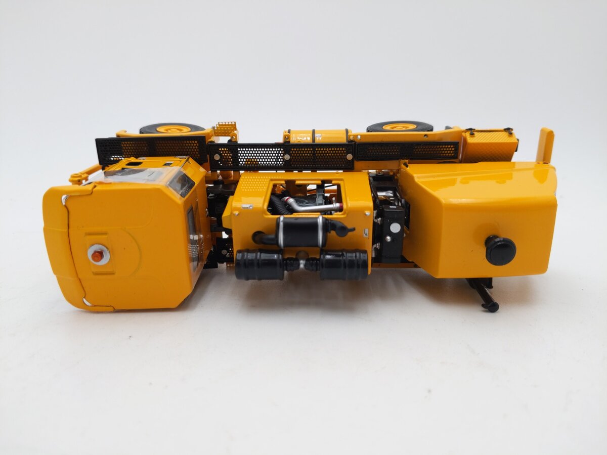 TWH Collectibles 72-01056 1:50 Scale Diecast Oshkosh H-Series Snow Chassis EX