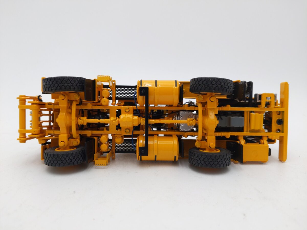 TWH Collectibles 72-01056 1:50 Scale Diecast Oshkosh H-Series Snow Chassis EX