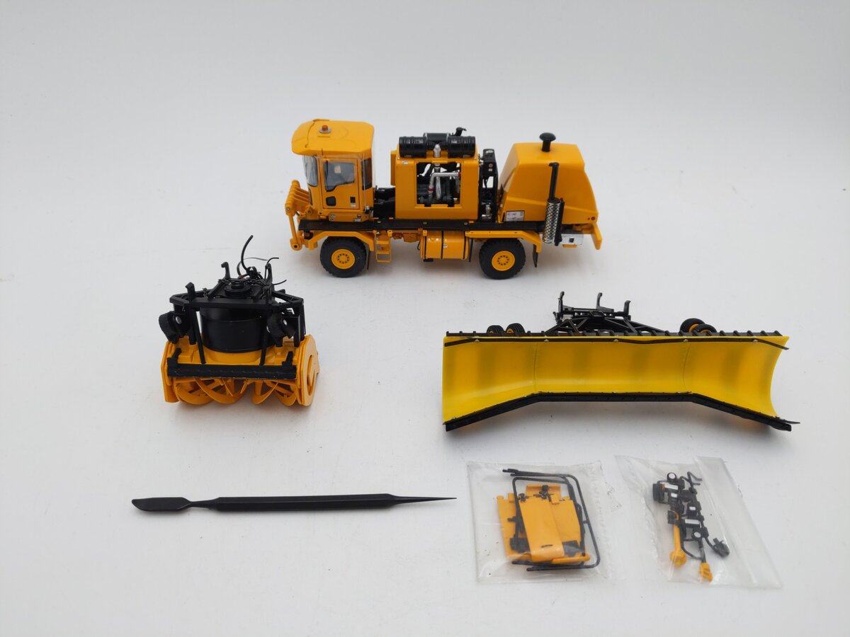 TWH Collectibles 72-01056 1:50 Scale Diecast Oshkosh H-Series Snow Chassis EX