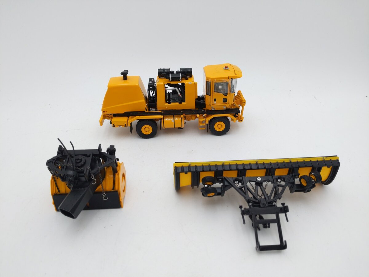 TWH Collectibles 72-01056 1:50 Scale Diecast Oshkosh H-Series Snow Chassis EX