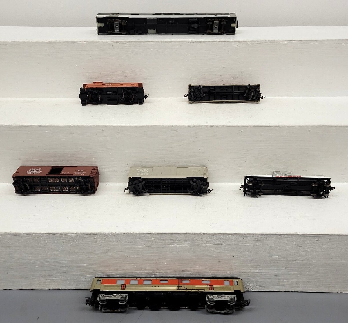 Assorted HO Scale Freight and Passenger Cars [7] VG