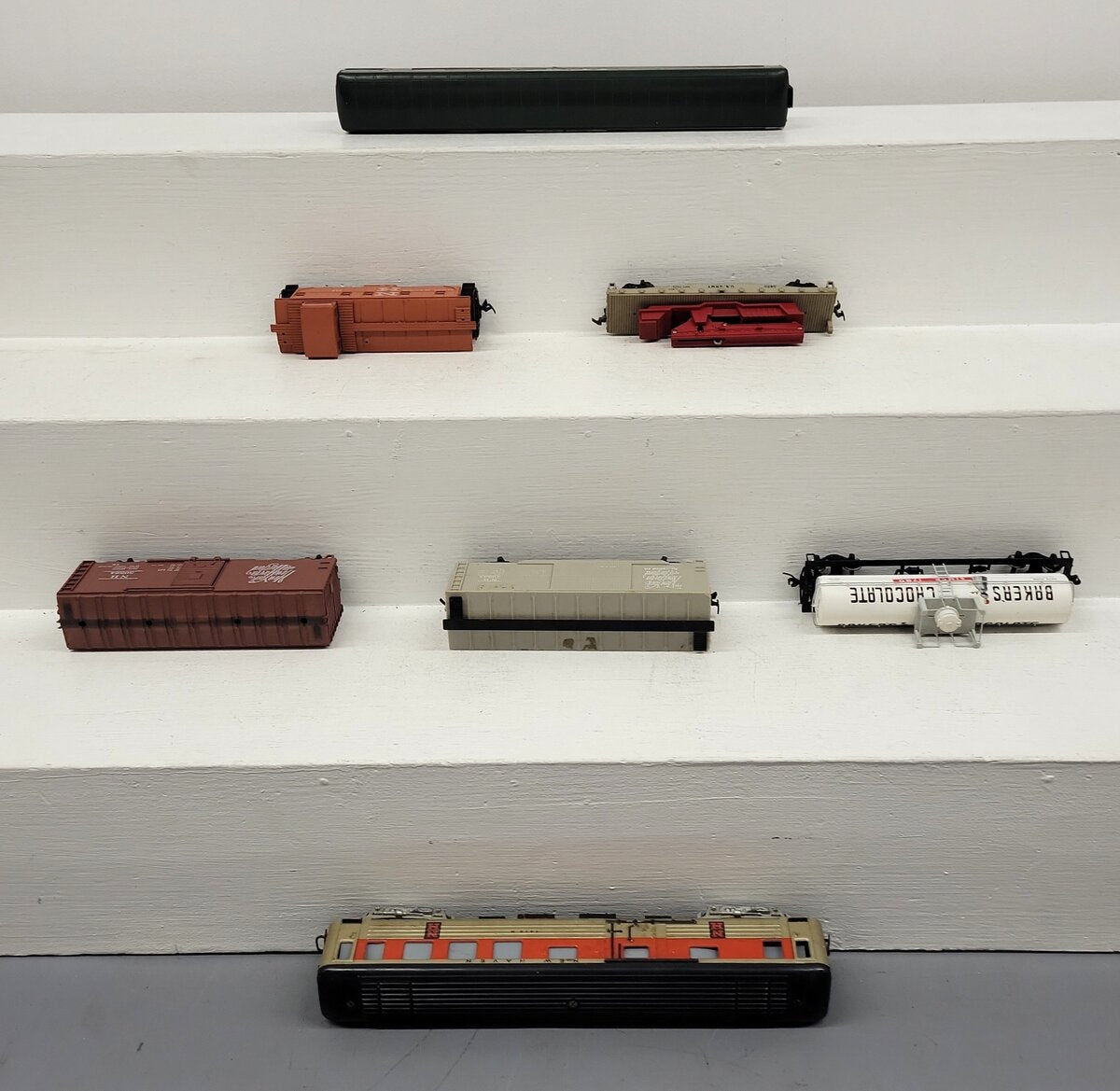 Assorted HO Scale Freight and Passenger Cars [7] VG