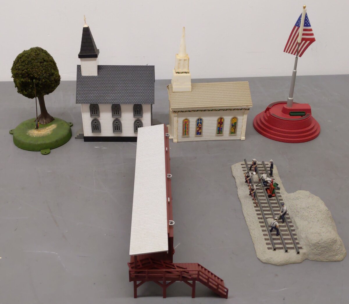 MTH, Lionel & K-Line O Assorted Model Scenery Items [6] VG