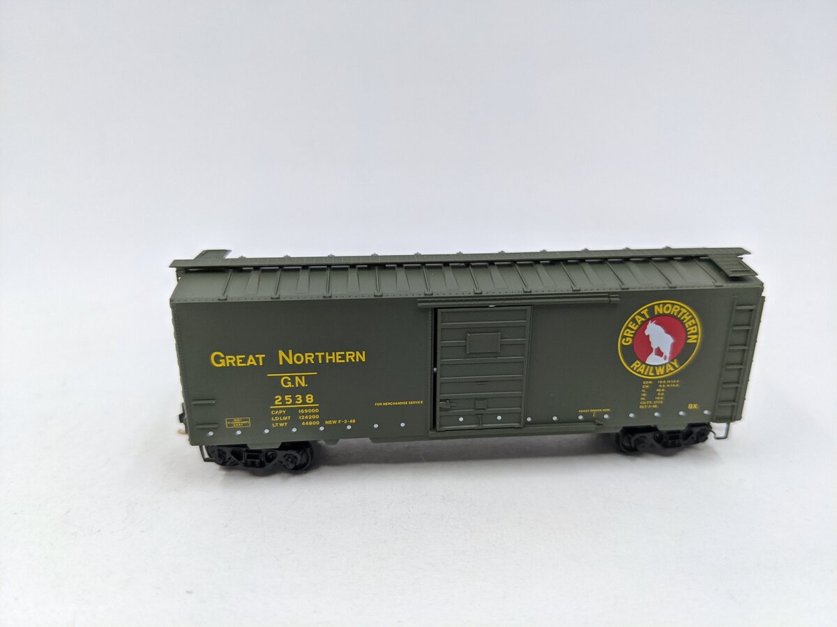 Micro-Trains 02000406 N Scale Great Northern 40' PS-1 Boxcar #2538 EX/Box