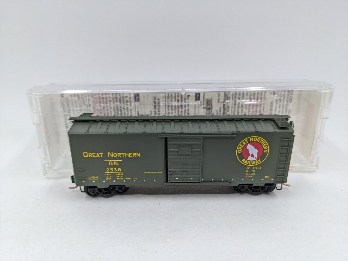 Micro-Trains 02000406 N Scale Great Northern 40' PS-1 Boxcar #2538 EX/Box