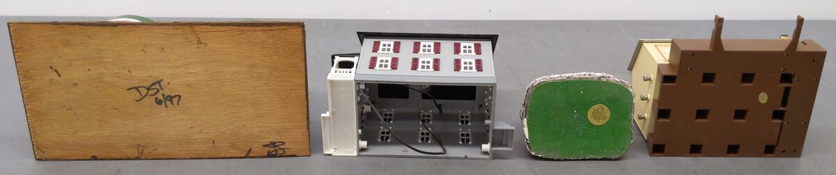 Lionel, MTH & Others O Buildings 6-32919, 30-9024 [4] VG