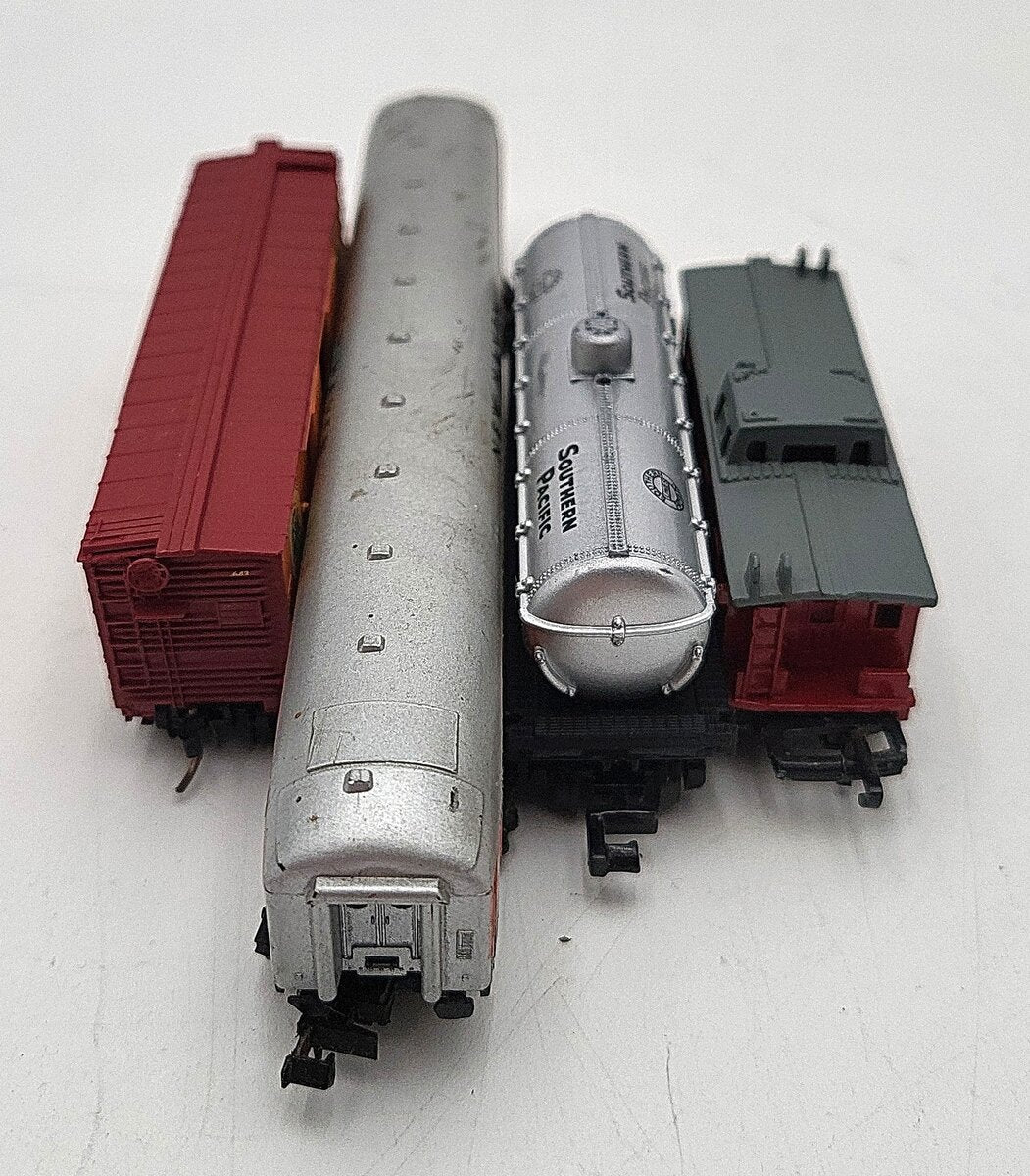 Assorted N Scale Passenger and Freight Cars [4] EX