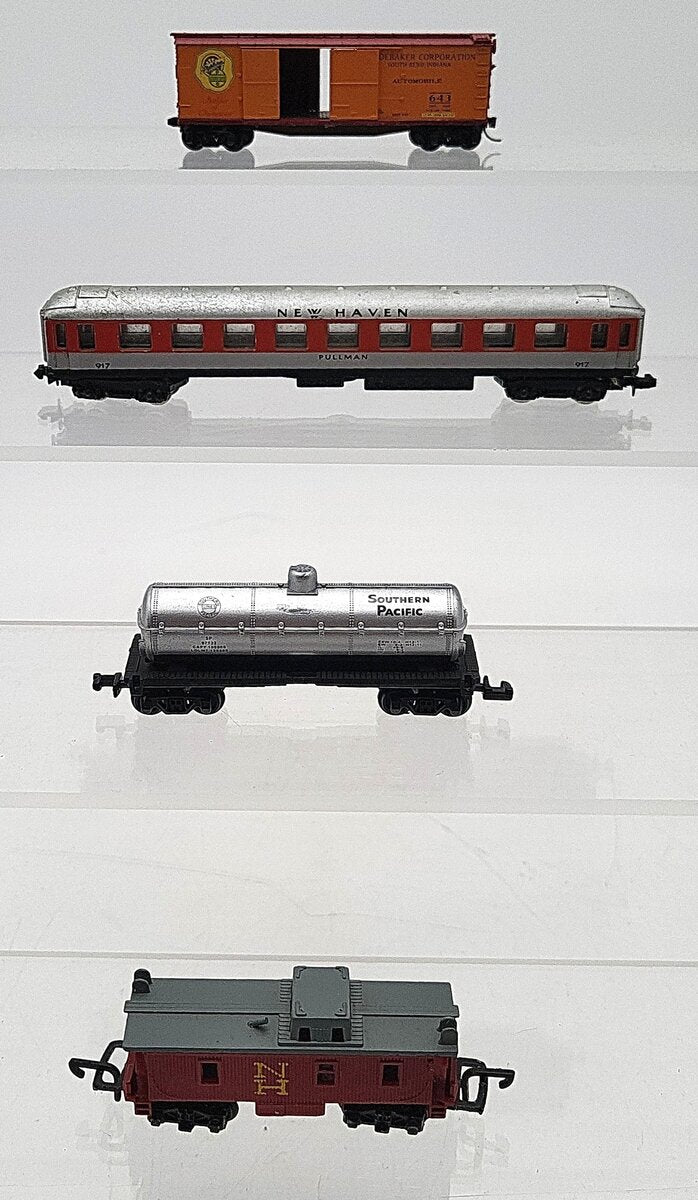 Assorted N Scale Passenger and Freight Cars [4] EX