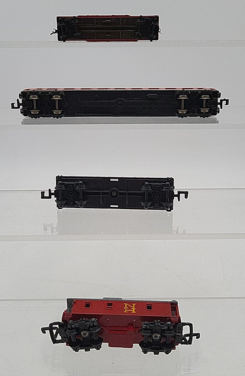 Assorted N Scale Passenger and Freight Cars [4] EX