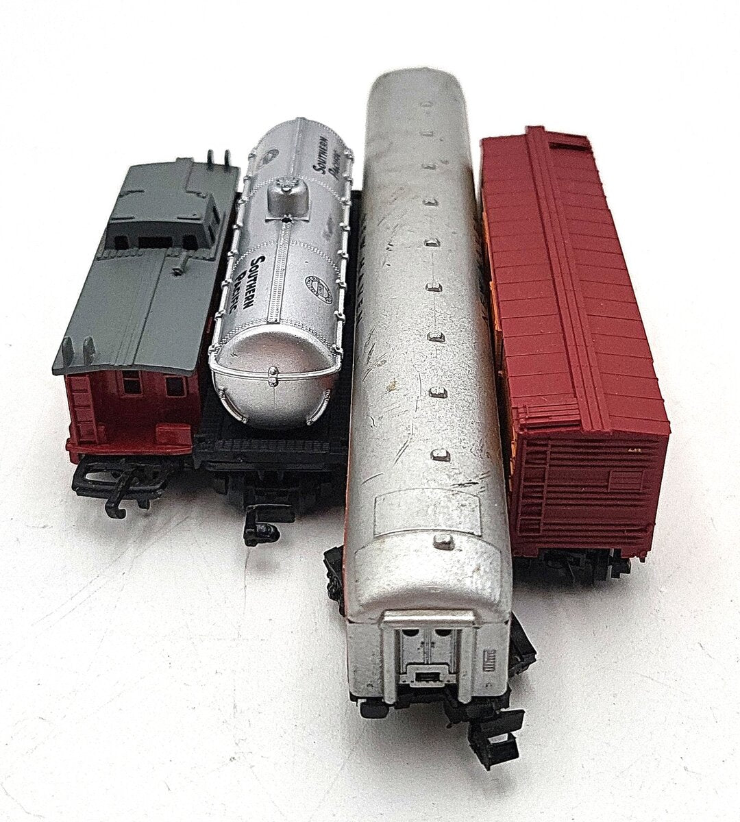 Assorted N Scale Passenger and Freight Cars [4] EX