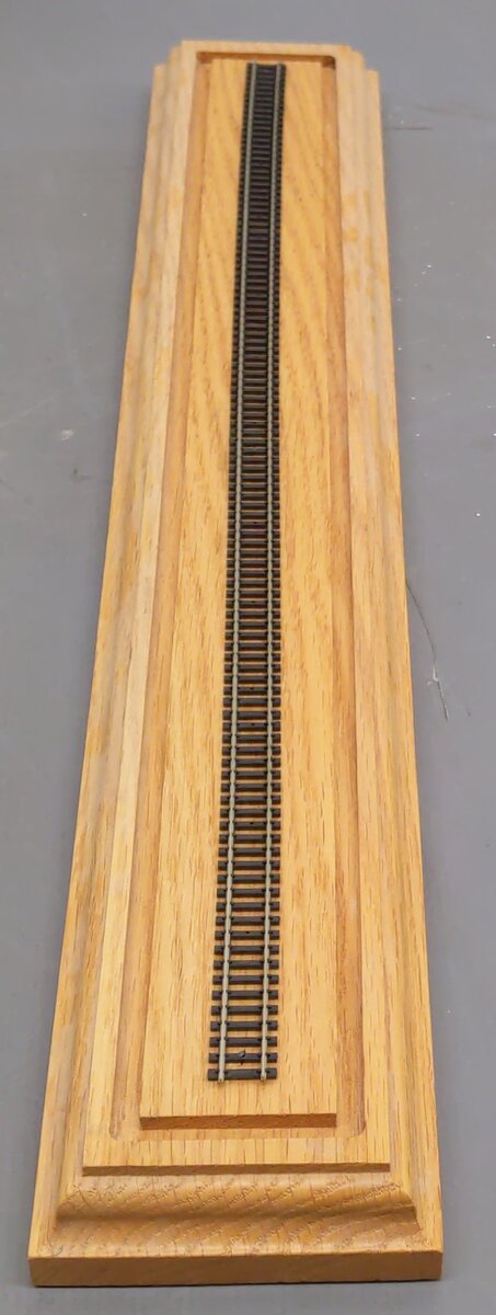 N Scale 22 Inch Display Case EX