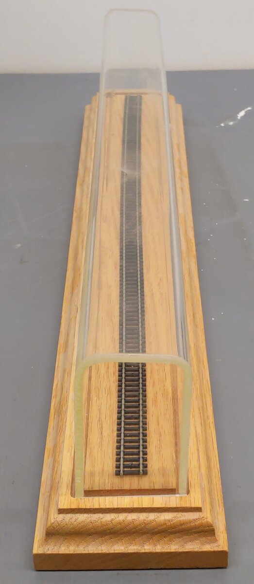 N Scale 22 Inch Display Case EX